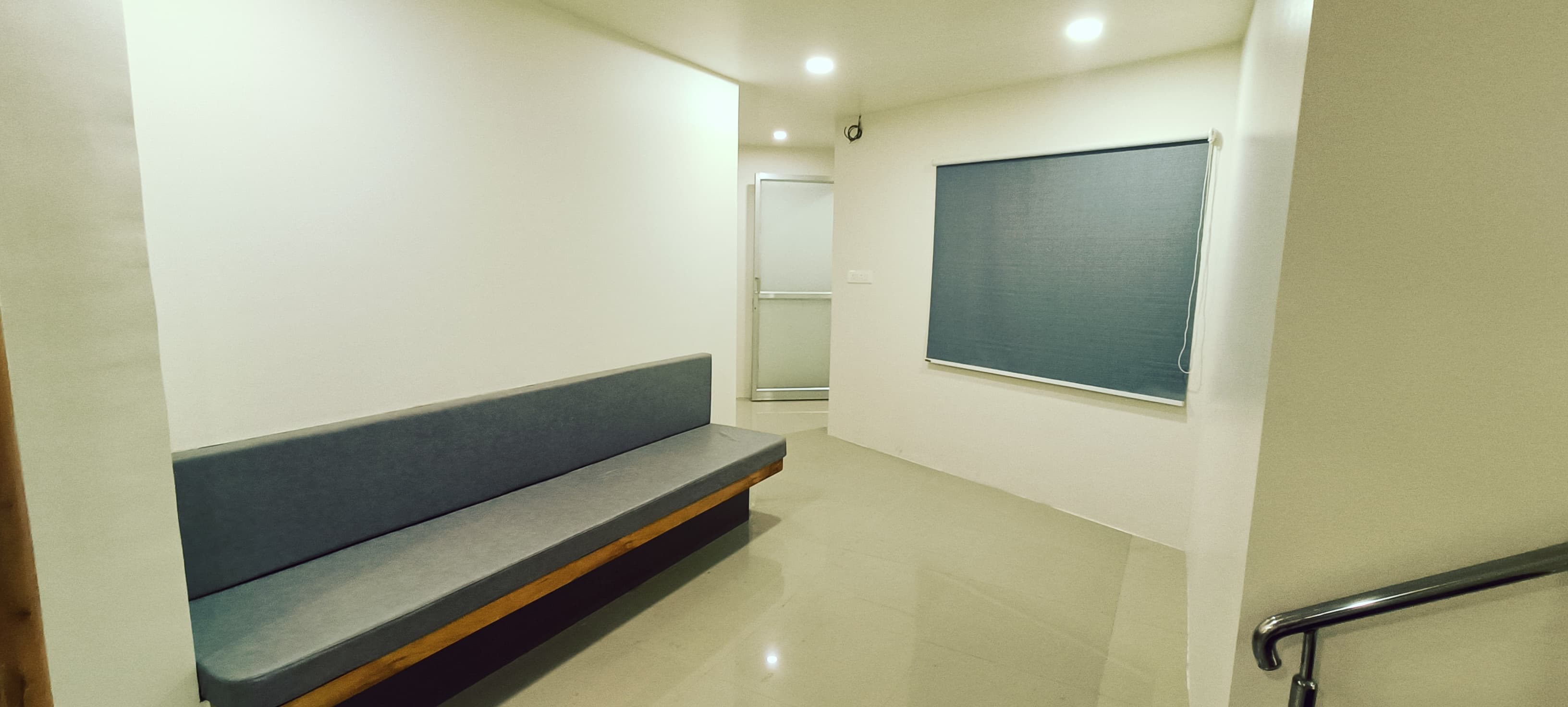 Clinic — Decor